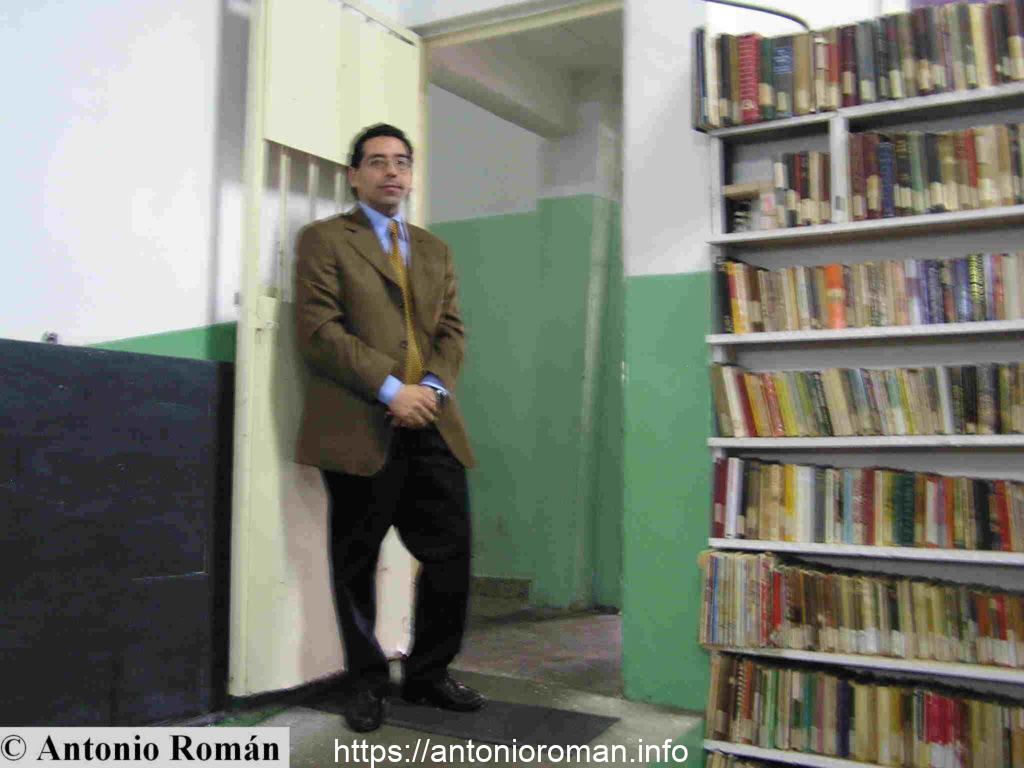 Dr. Antonio Román